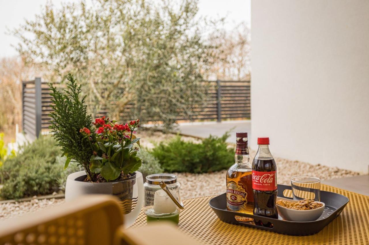 Apartments Bijou With Big Private Garden Near Umag Vilanija Ngoại thất bức ảnh