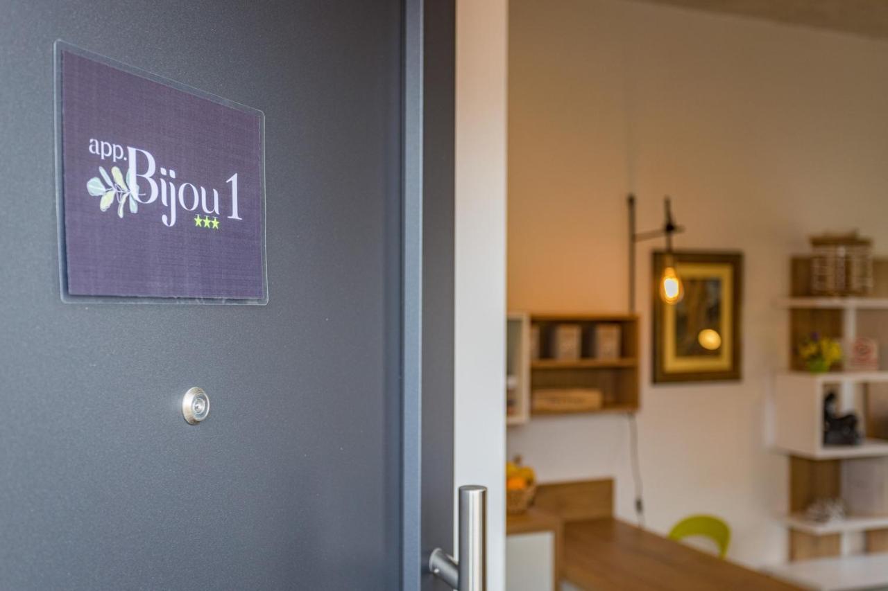 Apartments Bijou With Big Private Garden Near Umag Vilanija Ngoại thất bức ảnh